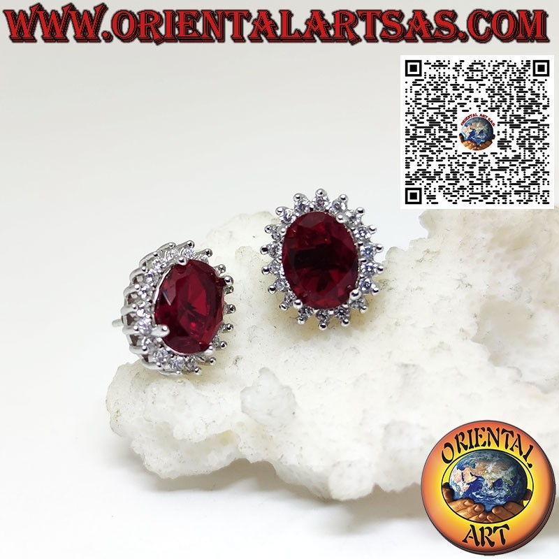 Boucles d'oreilles lobe en argent avec grenat ovale entouré de zircons