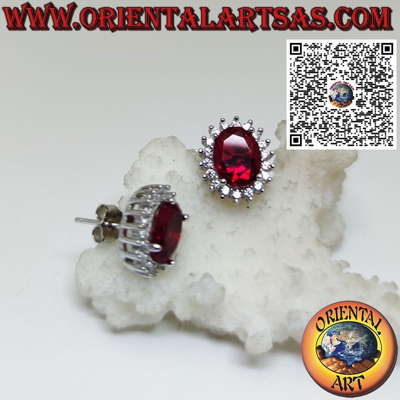 Boucles d'oreilles lobe en argent avec grenat ovale entouré de zircons