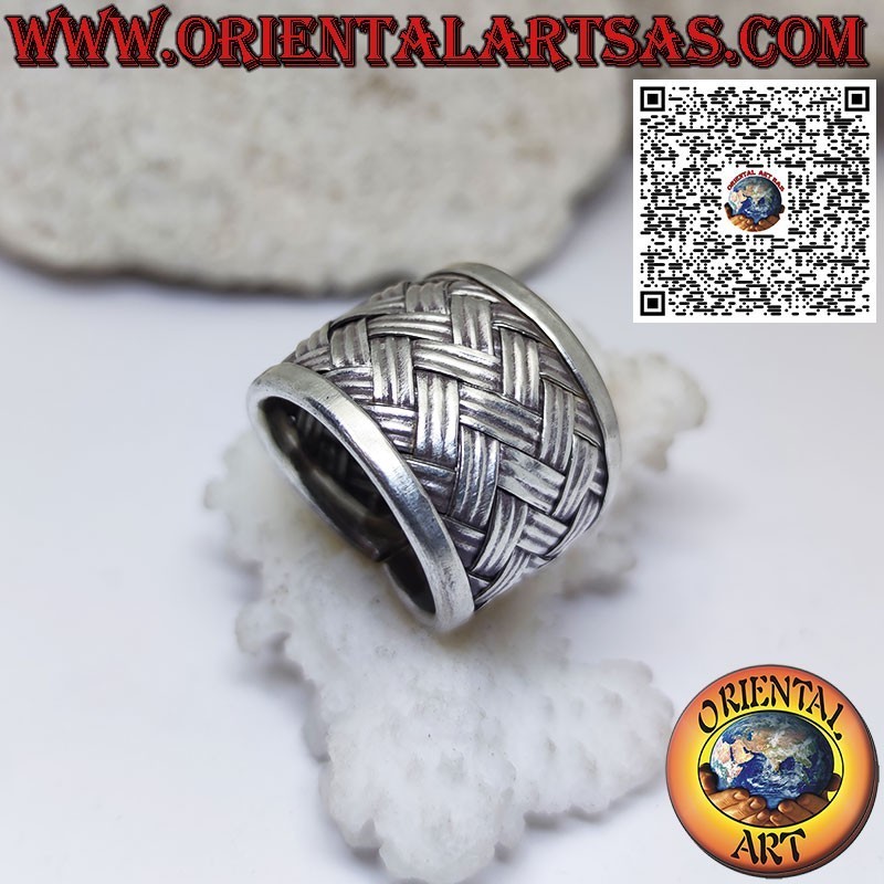 Bague en argent avec une large bande arrondie tissée par les Karen
