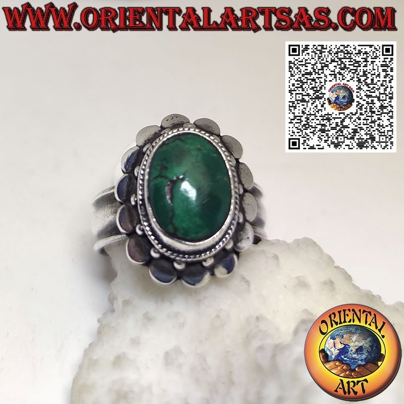 Anillo de plata con turquesa tibetana antigua ovalada rodeada de tachuelas