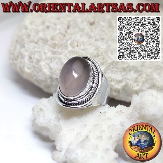 Bague en argent avec quartz rose naturel ovale et monture enveloppante