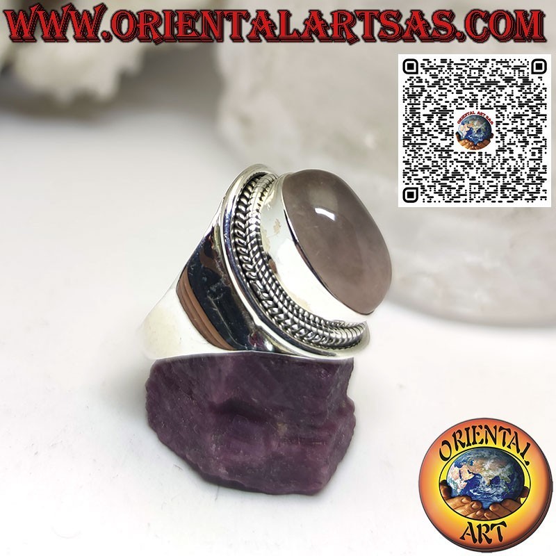 Anello in argento con quarzo rosa naturale ovale e montatura avvolgente