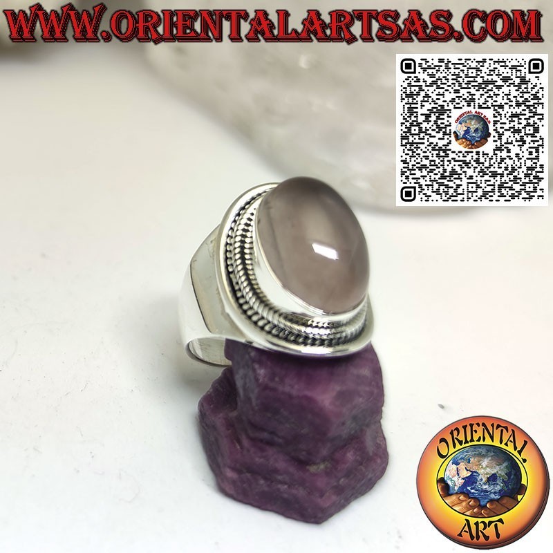 Anillo de plata con cuarzo rosa natural ovalado y engaste envolvente