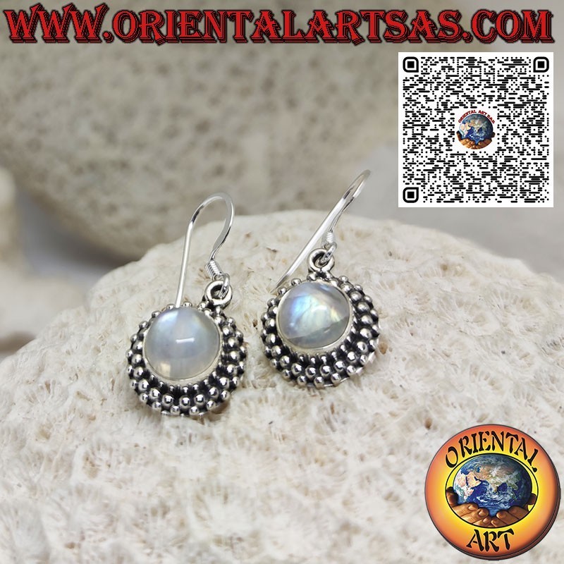 Pendientes de plata con piedra lunar arcoiris rodeada de esferas
