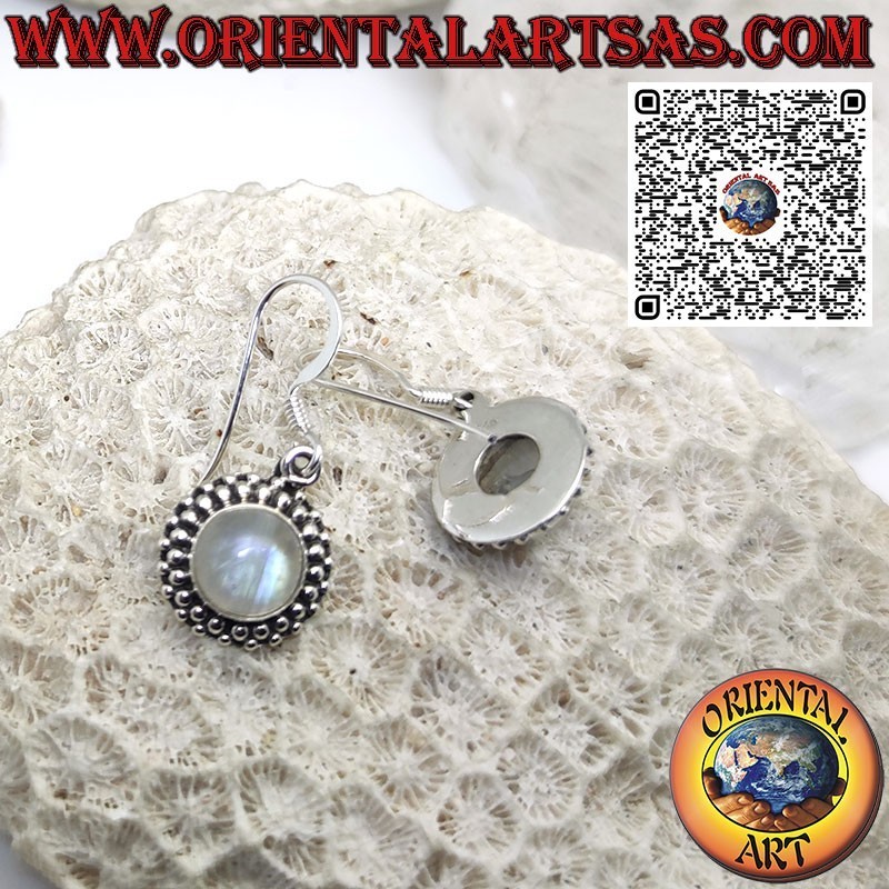 Boucles d'oreilles en argent avec pierre de lune arc-en-ciel entourée de sphères