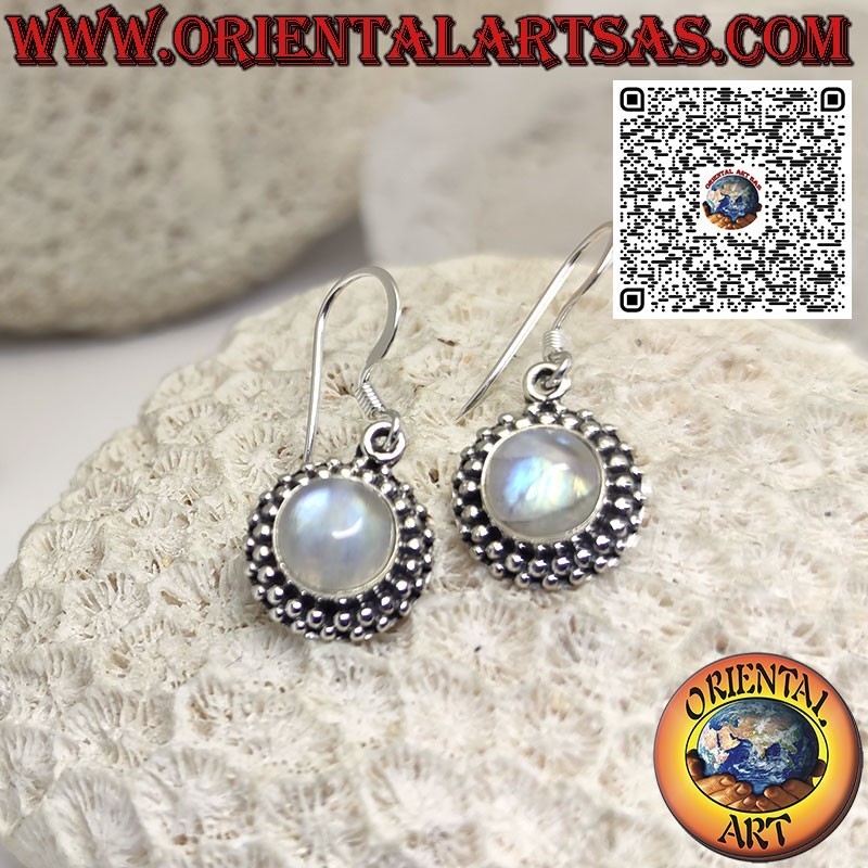 Boucles d'oreilles en argent avec pierre de lune arc-en-ciel entourée de sphères