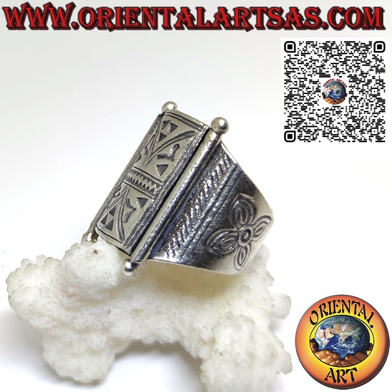 Anillo de plata con banda tribal tallada a mano Karen