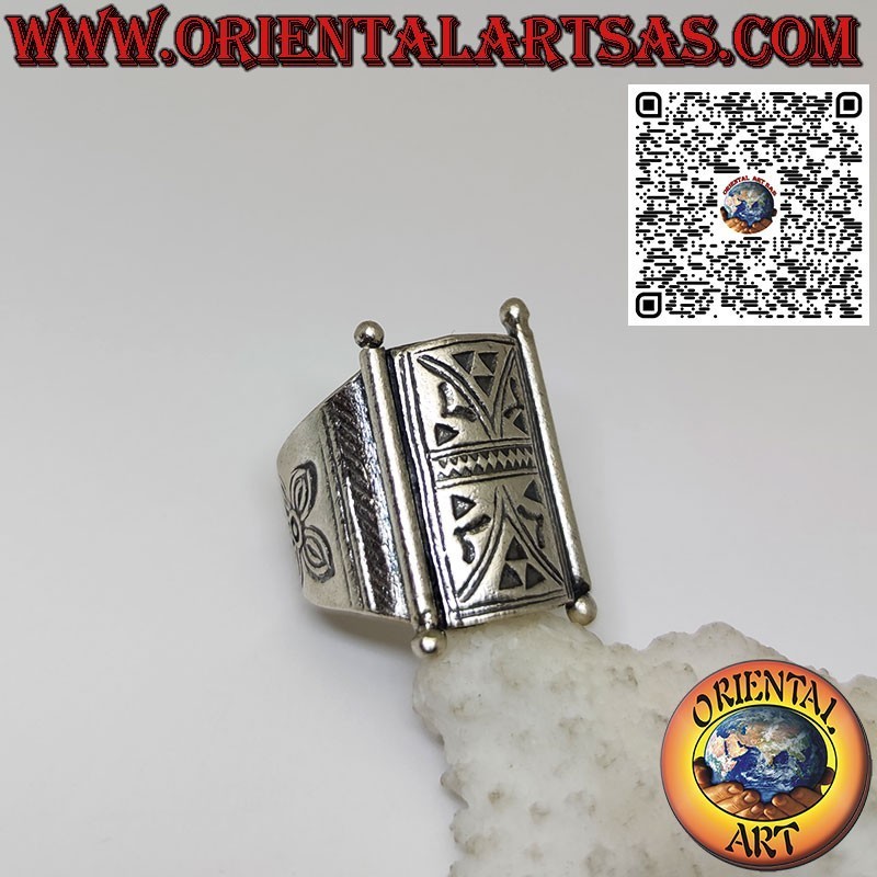 Anillo de plata con banda tribal tallada a mano Karen