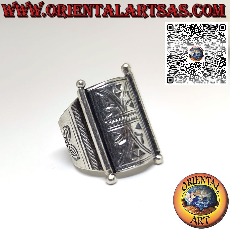 Anillo de plata con banda tribal tallada a mano Karen