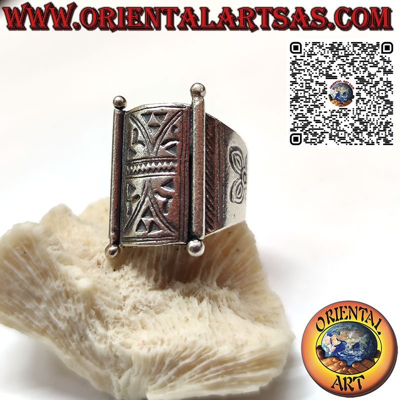 Anillo de plata con banda tribal tallada a mano Karen