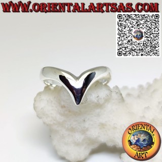 Bague en argent lisse en forme de V symbole d'un amour intense et passionné