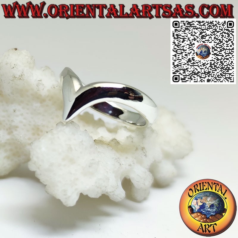 Bague en argent lisse en forme de V symbole d'un amour intense et passionné