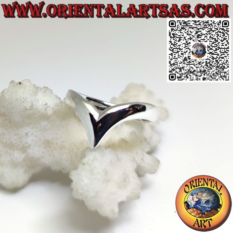 Bague en argent lisse en forme de V symbole d'un amour intense et passionné