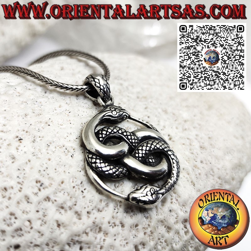 Silberner Anhänger von Auryn. Talisman mit magischer Kraft für den Träger