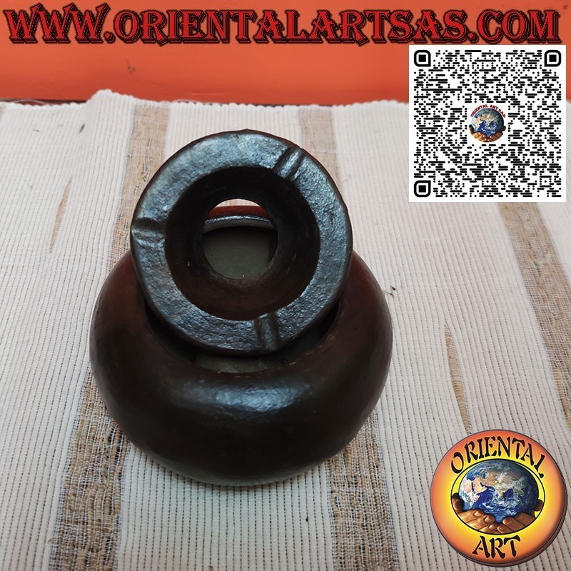 Posacenere tondo alto in terracotta nero con coperchio antivento