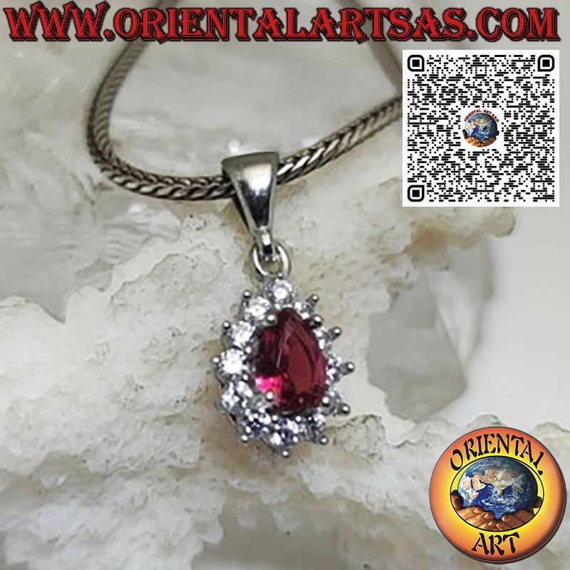 Pendentif en argent avec grenat en forme de goutte et entouré de zircons ronds