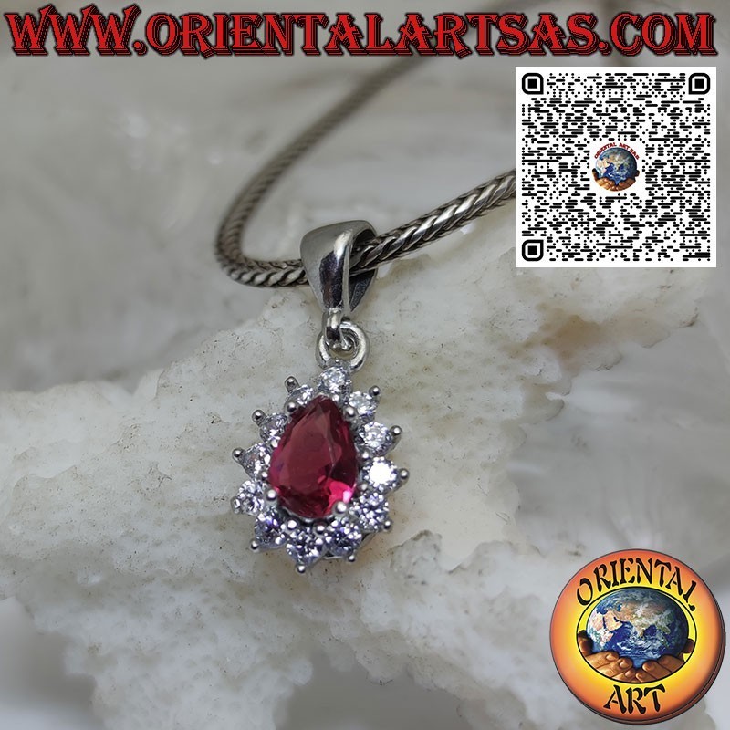 Colgante de plata con granate en forma de gota y rodeado de circonitas redondas