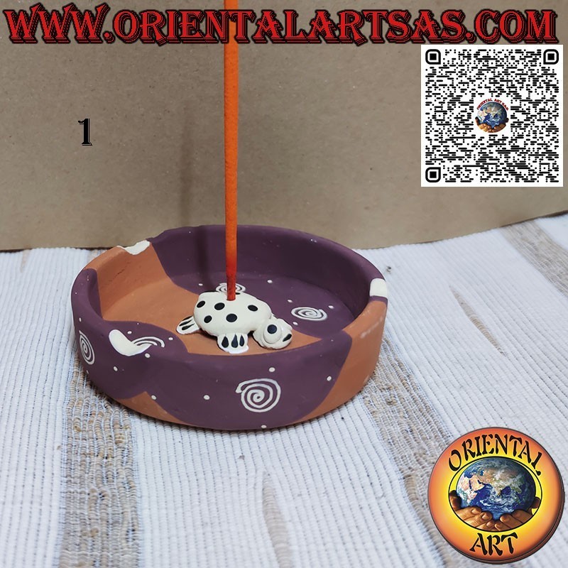 Cenicero redondo de terracota para quemar incienso diseñado con una tortuga