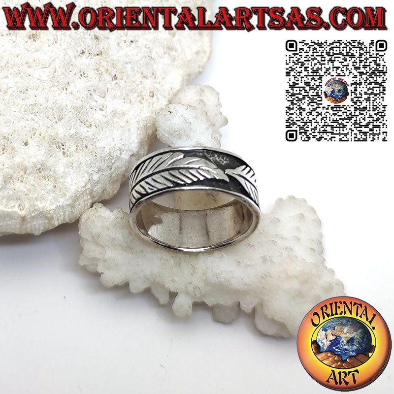 Anillo de banda de plata de 9 mm. con dos plumas en bajo relieve
