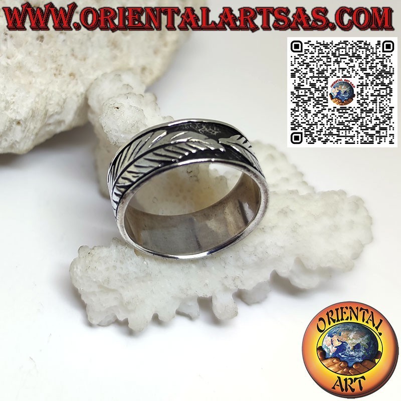 Anillo de banda de plata de 9 mm. con dos plumas en bajo relieve