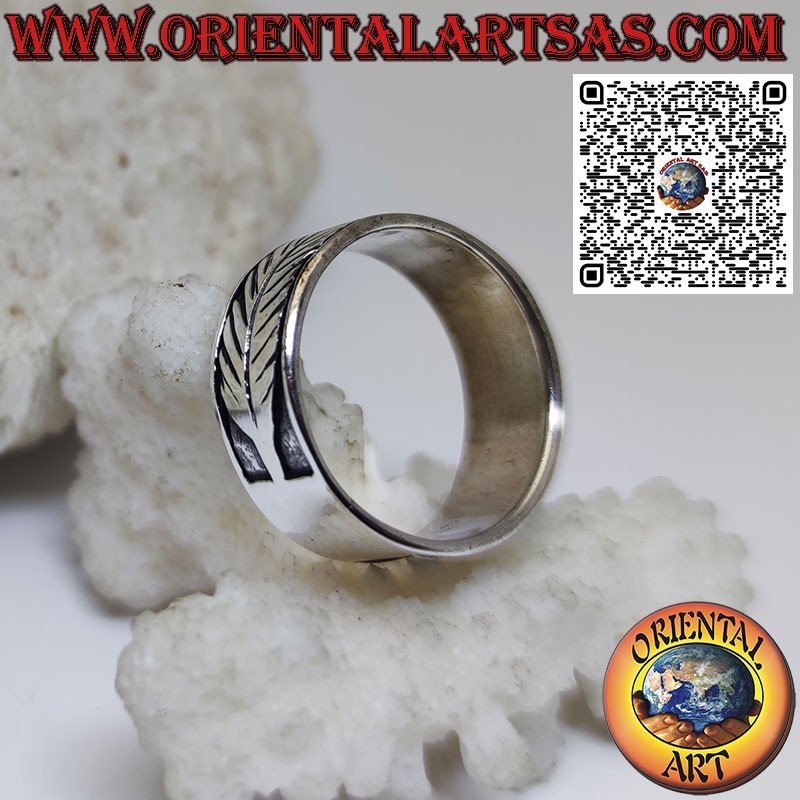 Bague en argent de 9 mm. avec deux plumes en bas relief
