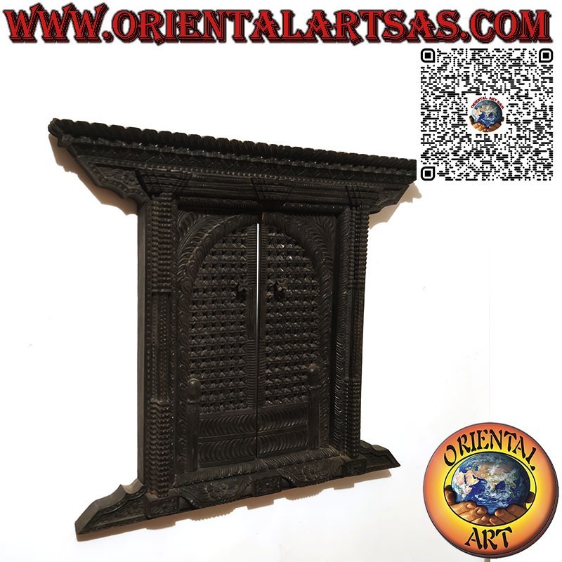 Petite et ancienne fenêtre en bois sculpté à 2 panneaux Bhaktapur Népal