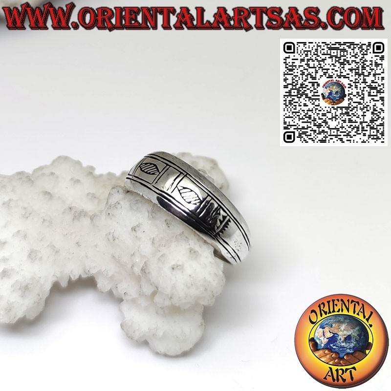 Anillo de media luna de plata con grabados geométricos hechos a mano