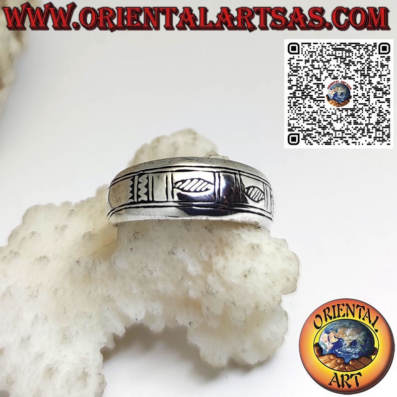 Silver crescent band ring with handmade geometric engravings