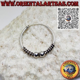 Orecchino in argento a cerchio da 25 mm. con spirali e 2 sfere centrali