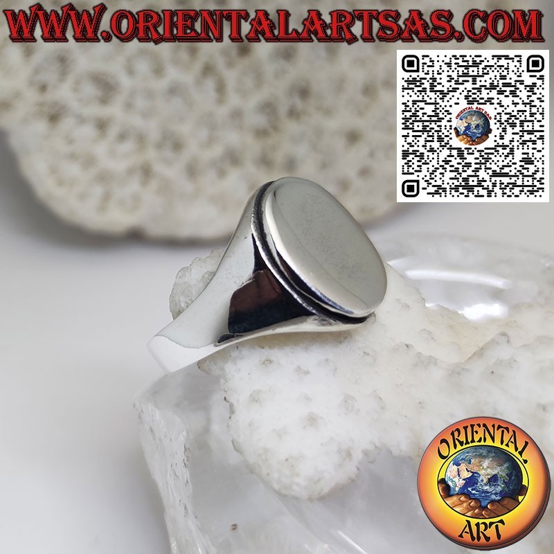Bague ovale lisse en argent avec base surélevée style chevalier