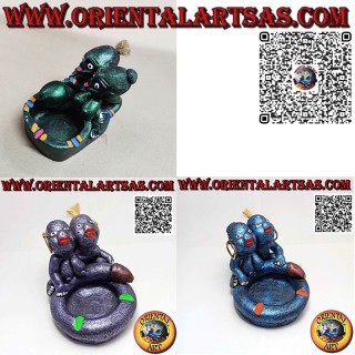 Posacenere coppia erotica in abbraccio, fatto a mano in terracotta