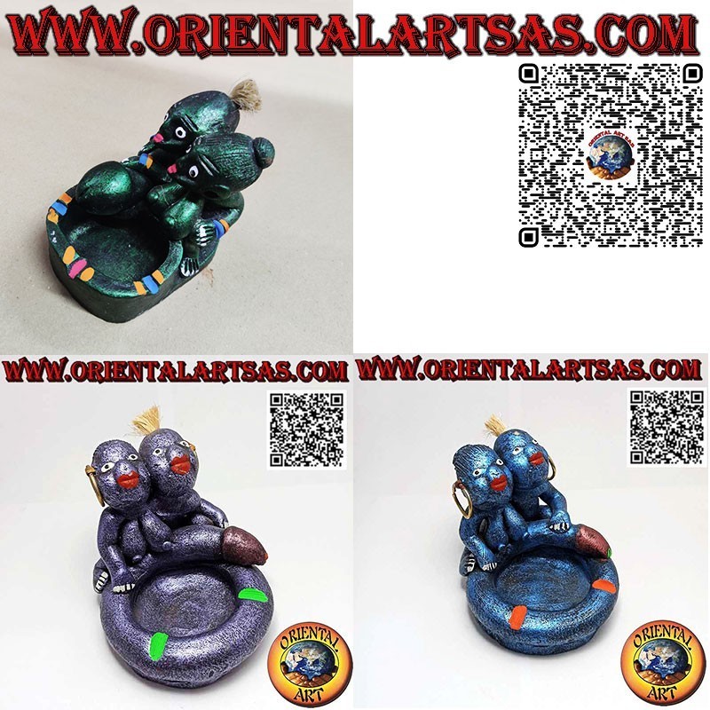 Posacenere coppia erotica in abbraccio, fatto a mano in terracotta