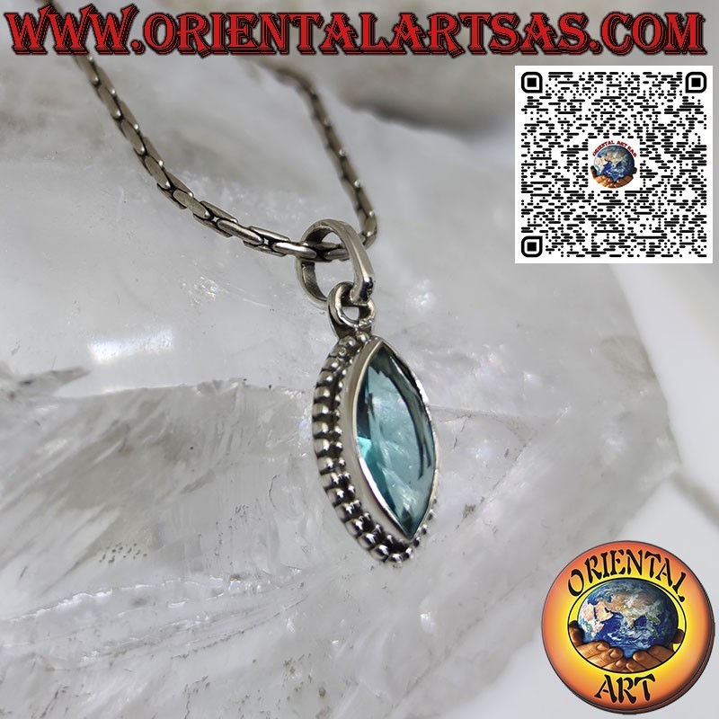Pendentif en argent avec topaze navette bleue entourée d'un galon