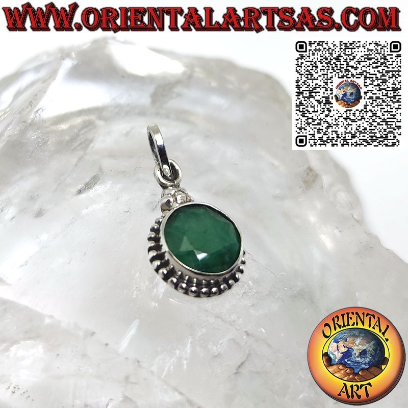 Silver pendant with round natural emerald surrounded by dots