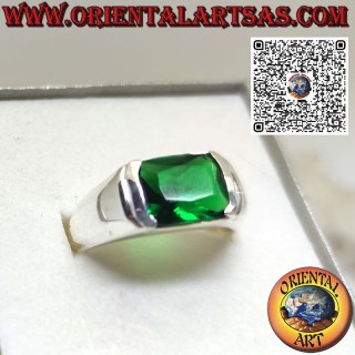 Anillo de plata con esmeralda sintética rectangular engastada en cruz