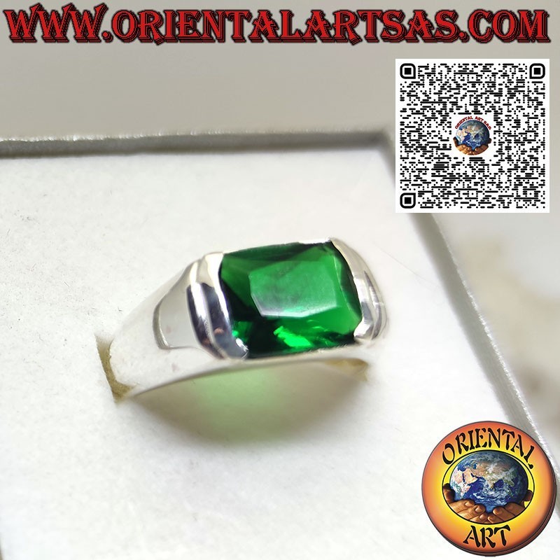 Anillo de plata con esmeralda sintética rectangular engastada en cruz