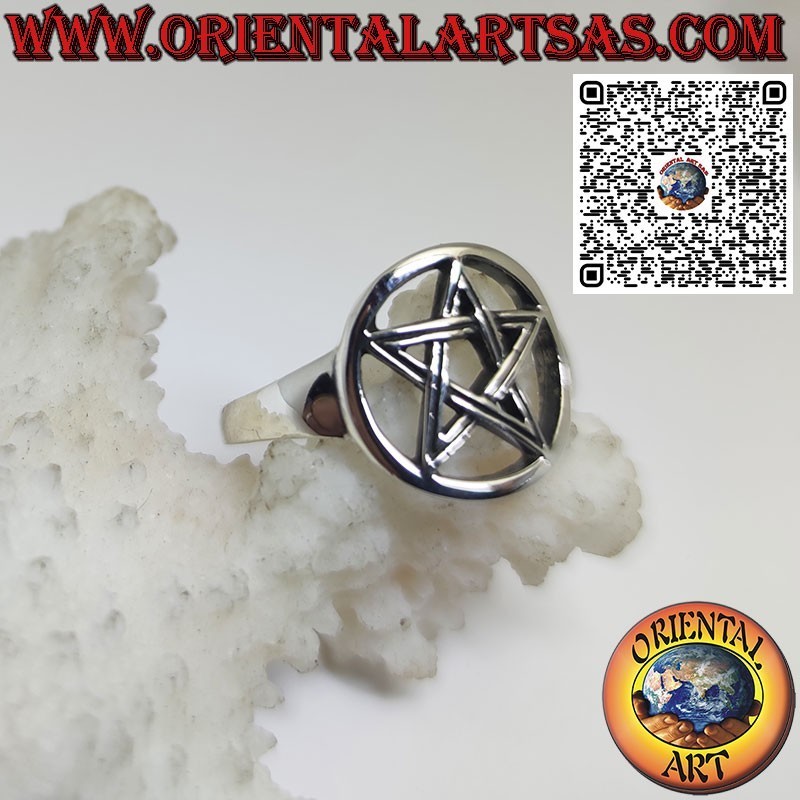 Anello in argento 925 con stella pentacolo intagliato nel cerchio