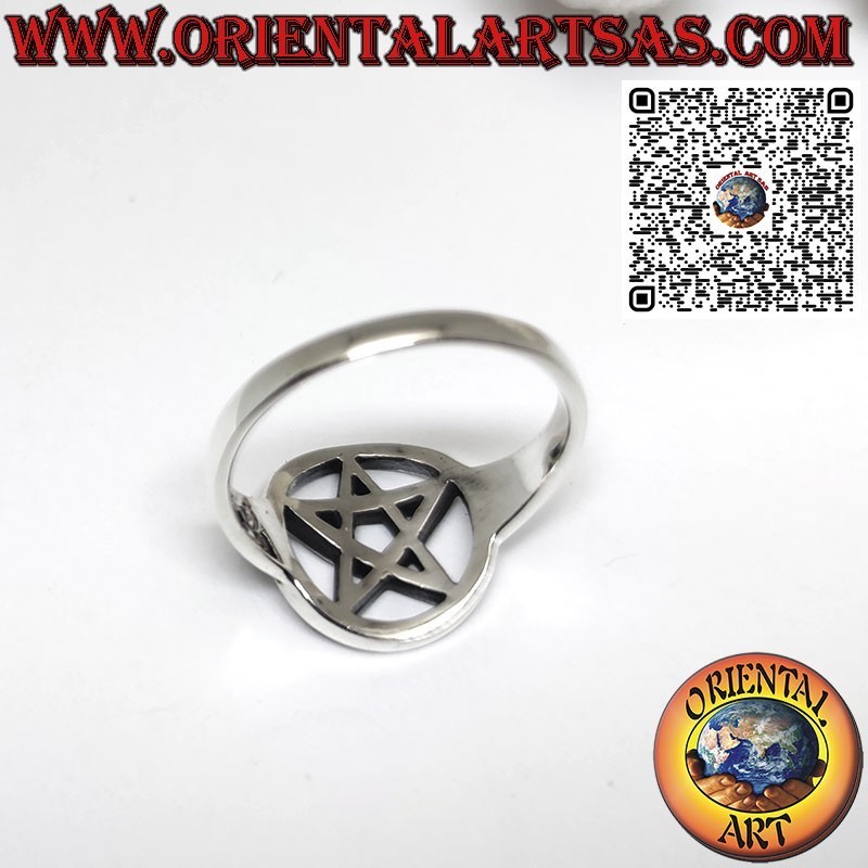 Anello in argento 925 con stella pentacolo intagliato nel cerchio