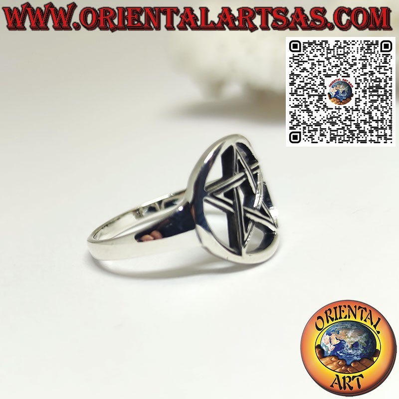 Ring aus 925er Silber mit im Kreis geschnitztem Pentagrammstern