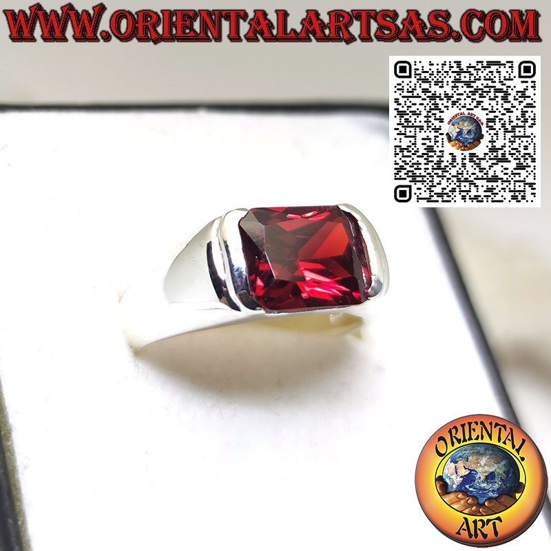 Anello in argento con granato rettangolare incastonato di traverso