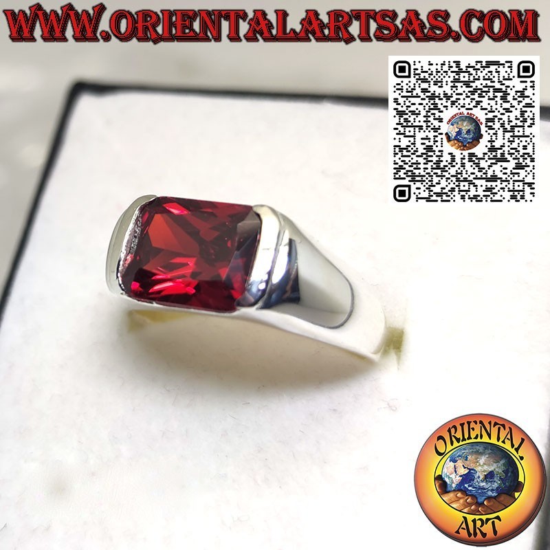 Bague en argent avec grenat rectangulaire serti en croix