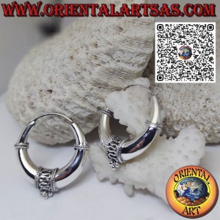 Pendientes de plata con círculo en forma de media luna, decorados con ondas de 32 mm.