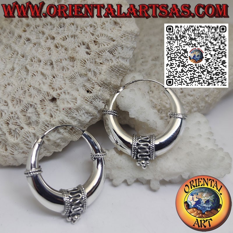 Silver earrings with a crescent circle, decorated with 32 mm waves.