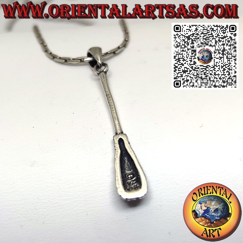 Pendentif en argent du balai de sorcière éloigne les énergies négatives