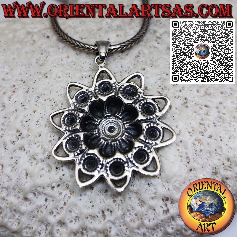 Pendentif en argent fleur de lotus, la fleur sacrée de l'hindouisme et du bouddhisme