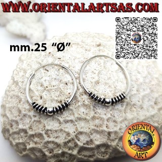 Boucle d'oreille en argent, cercle avec sphère et fil torsadé de 25 mm.