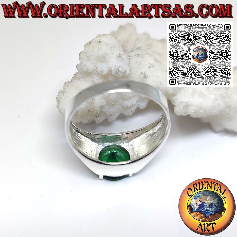 Anillo de plata con esmeralda sintética redonda engastada en 4 puntas