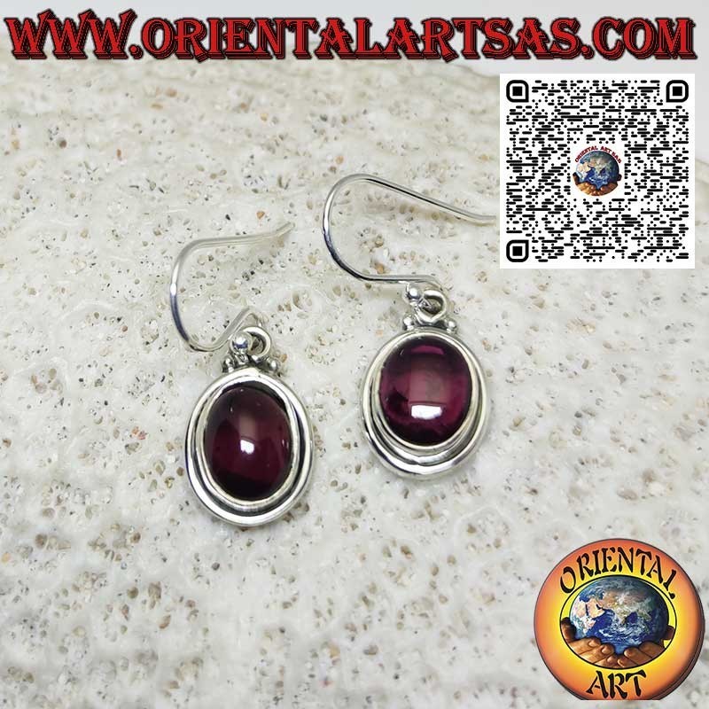 Orecchini in argento con granato naturale con doppio bordo liscio