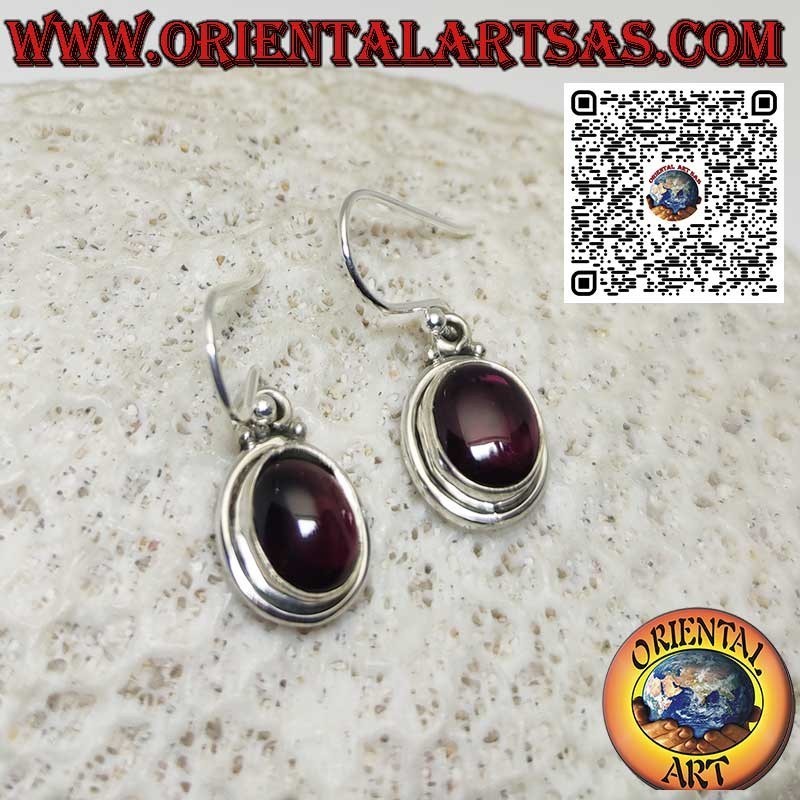 Orecchini in argento con granato naturale con doppio bordo liscio