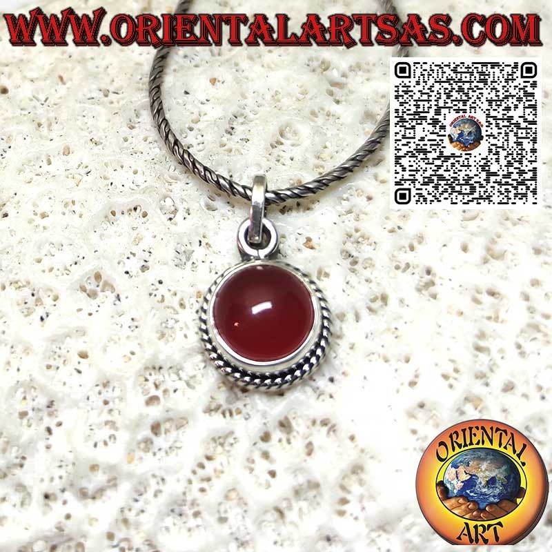 Ciondolo in argento con corniola tonda naturale contornato da treccia